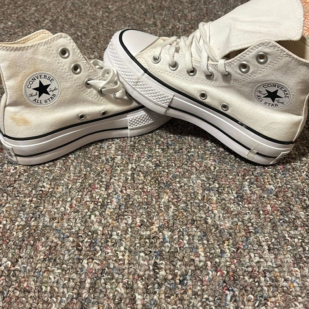Brand new size 5 platform converse